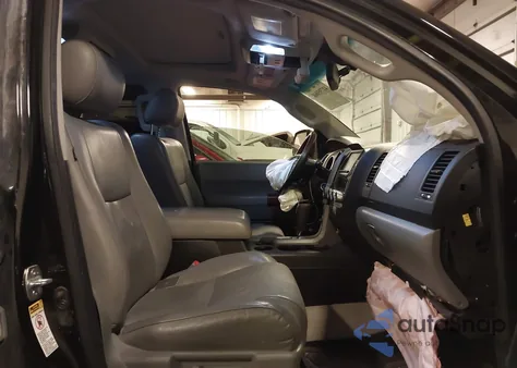 2011 Toyota Sequoia Platinum 5.7L V8 z USA, uszkodzony, nr VIN 5TDDW5G17BS046503